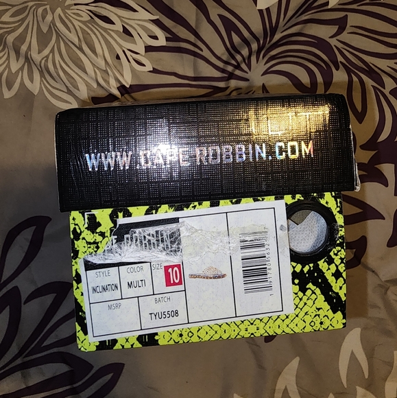 Sandals - Picture 4 of 4